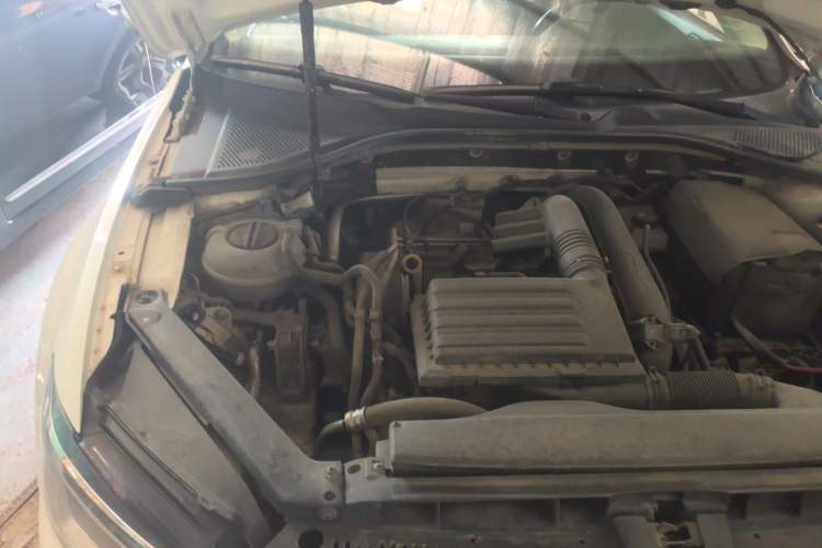 Used Volkswagen Lamando 2017 280TSI DSG Comfort Edition Engine Bay Right