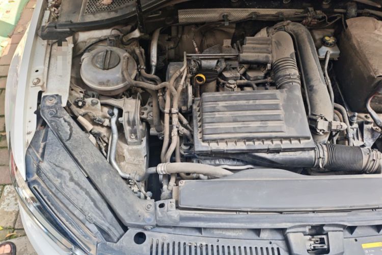 Used Volkswagen Lamando 2017 230TSI Manual Trend Edition Engine Bay Right