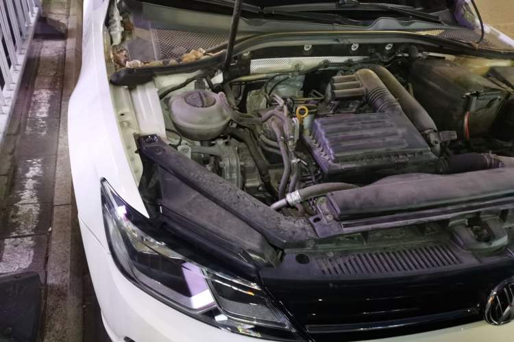 Used Volkswagen Lamando 2017 280TSI DSG Comfort Edition Engine Bay Right