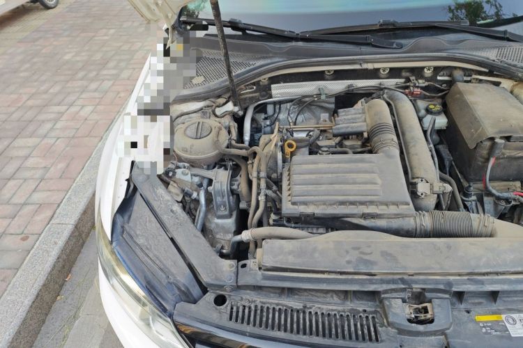 Used Volkswagen Lamando 2017 280TSI DSG Comfort Edition Engine Bay Right