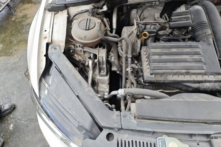 Used Volkswagen Lamando 2017 280TSI DSG Comfort Edition Engine Bay Right