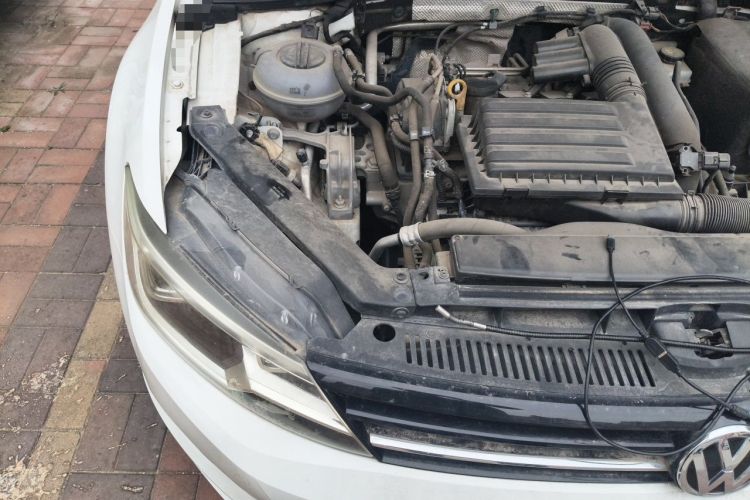 Used Volkswagen Lamando 2017 280TSI Manual Comfort Edition Engine Bay Right