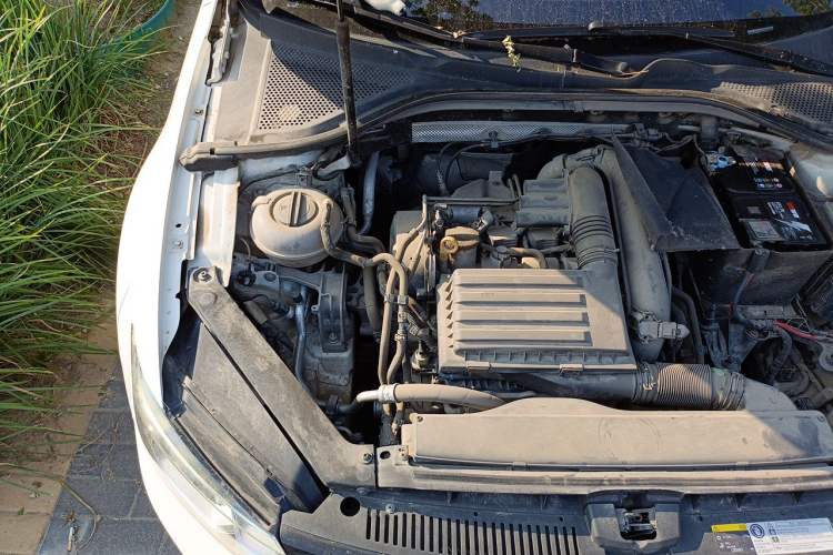 Used Volkswagen Lamando 2017 280TSI DSG Comfort Edition Engine Bay Right