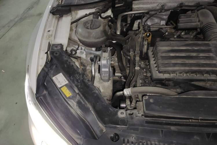 Used Volkswagen Lamando 2017 280TSI DSG Luxury Edition Engine Bay Right