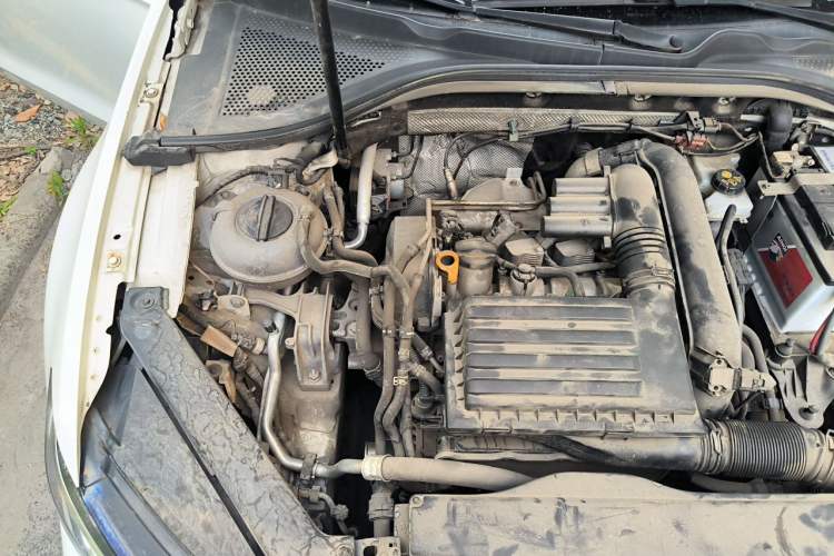 Used Volkswagen Lamando 2017 280TSI DSG Comfort Edition Engine Bay Right