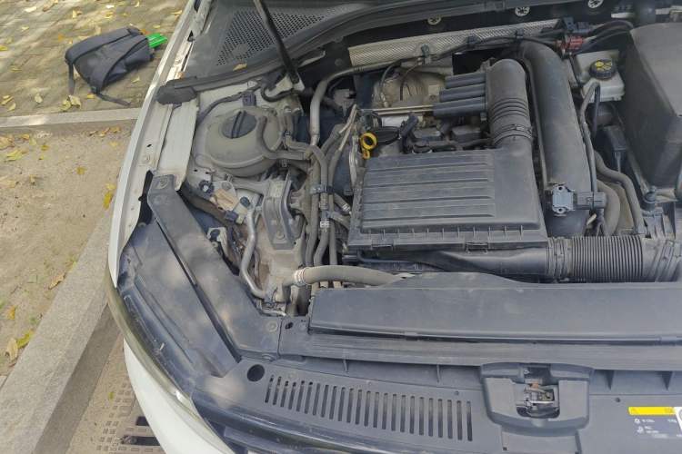 Used Volkswagen Lamando 2017 280TSI DSG Comfort Edition Engine Bay Right