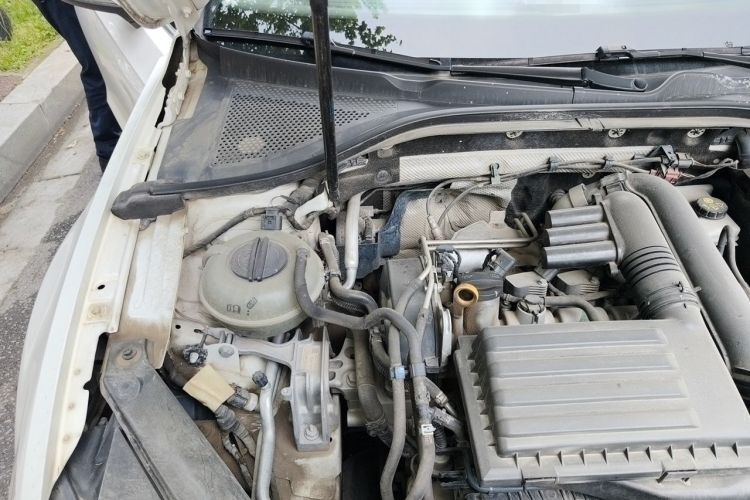 Used Volkswagen Lamando 2017 280TSI DSG Comfort Edition Engine Bay Right