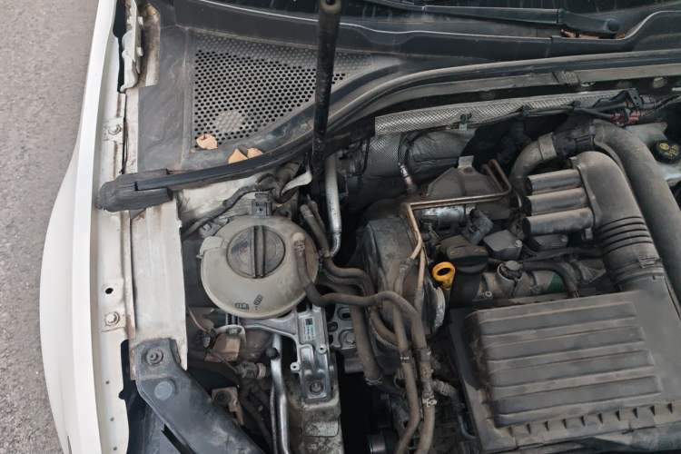 Used Volkswagen Lamando 2017 280TSI DSG Comfort Edition Engine Bay Right