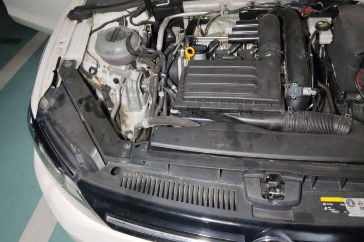 Used Volkswagen Lamando 2017 230TSI DSG Fashion Edition Engine Bay Right