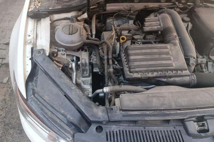 Used Volkswagen Lamando 2017 280TSI DSG Comfort Edition Engine Bay Right