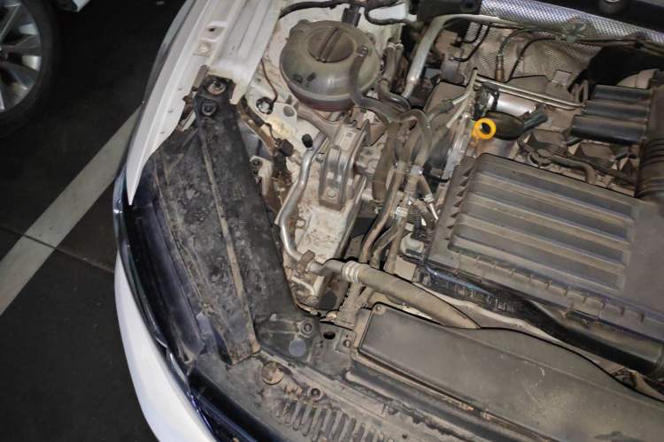 Used Volkswagen Lamando 2017 280TSI DSG Comfort Edition Engine Bay Right