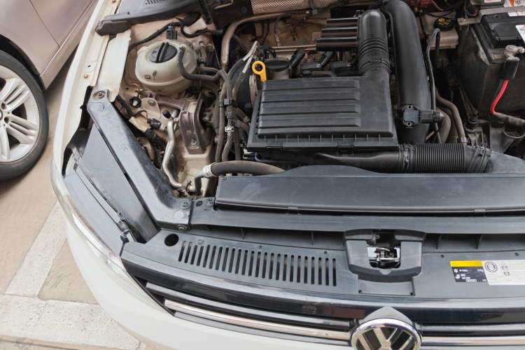 Used Volkswagen Lamando 2017 280TSI DSG Comfort Edition Engine Bay Right