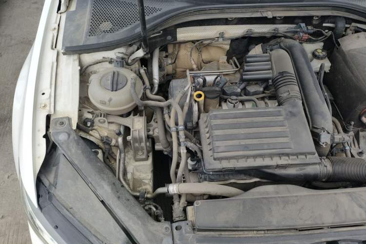 Used Volkswagen Lamando 2017 280TSI DSG Comfort Edition Engine Bay Right