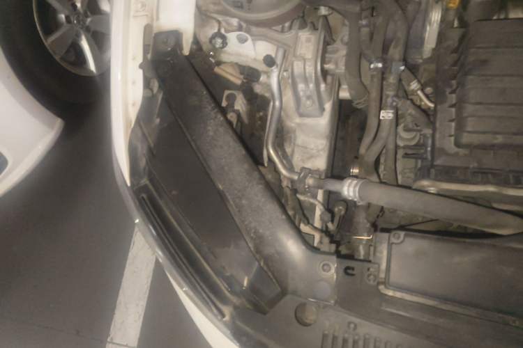 Used Volkswagen Lamando 2017 280TSI DSG Comfort Edition Engine Bay Right