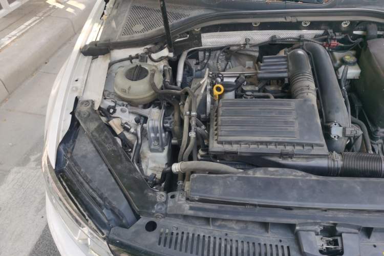 Used Volkswagen Lamando 2017 280TSI DSG Comfort Edition Engine Bay Right