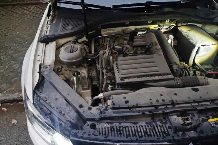 Used Volkswagen Lamando 2017 280TSI Manual Comfort Edition Engine Bay Right