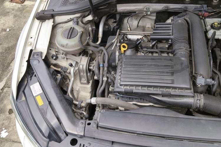 Used Volkswagen Lamando 2017 280TSI DSG Luxury Edition Engine Bay Right