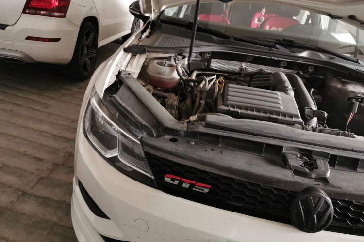 Used Volkswagen Lamando 2017 230TSI DSG Fashion Edition Engine Bay Right