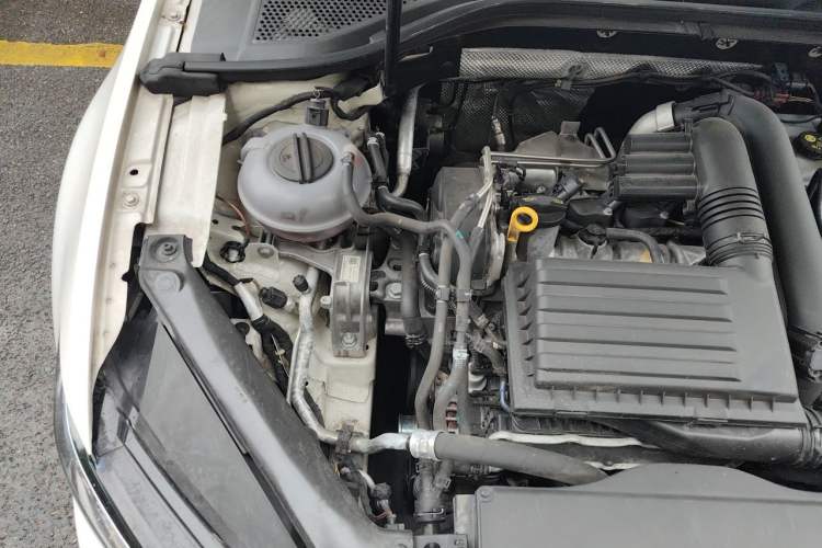 Used Volkswagen Lamando 2017 230TSI DSG Fashion Edition Engine Bay Right
