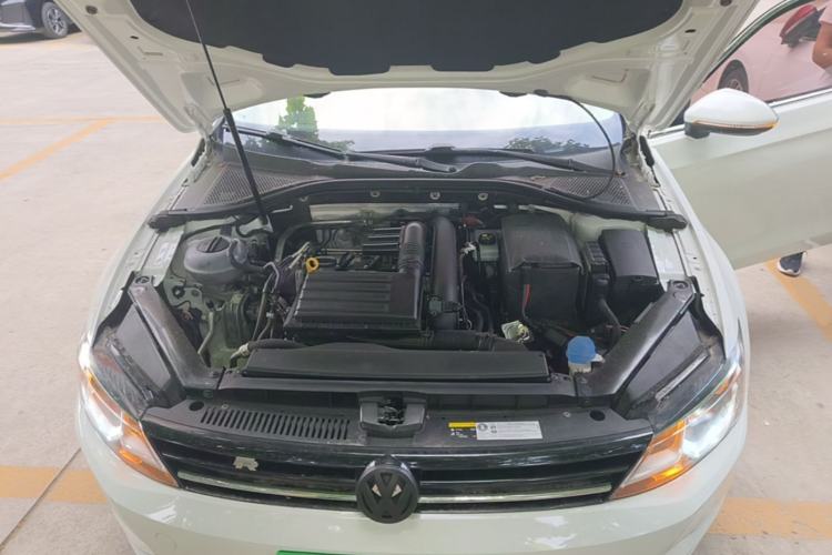 Used Volkswagen Lamando 2017 230TSI DSG Fashion Edition Engine Bay