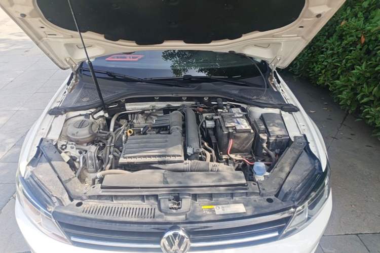Used Volkswagen Lamando 2017 230TSI DSG Fashion Edition Engine Bay