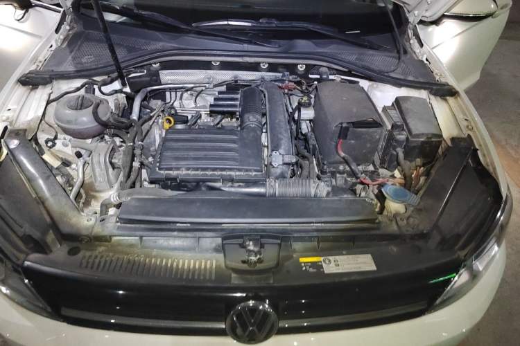 Used Volkswagen Lamando 2017 280TSI DSG Comfort Edition Engine Bay