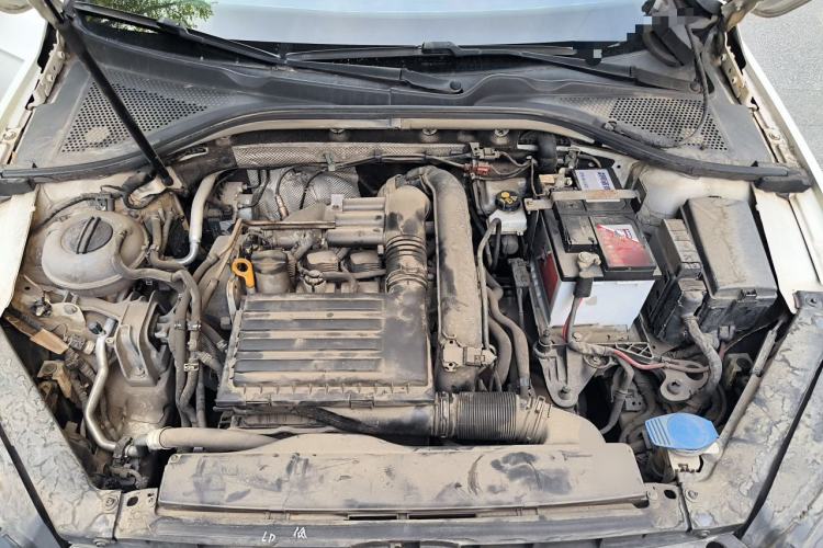 Used Volkswagen Lamando 2017 280TSI DSG Comfort Edition Engine Bay