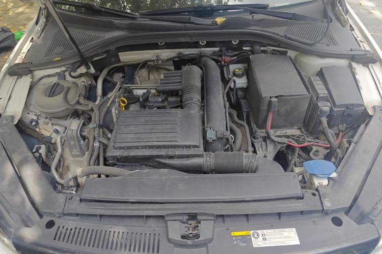 Used Volkswagen Lamando 2017 280TSI DSG Comfort Edition Engine Bay