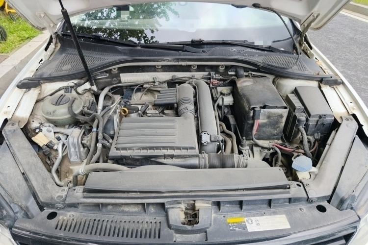Used Volkswagen Lamando 2017 280TSI DSG Comfort Edition Engine Bay