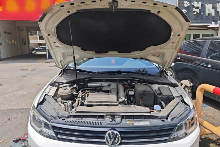 Used Volkswagen Lamando 2017 230TSI DSG Fashion Edition Engine Bay