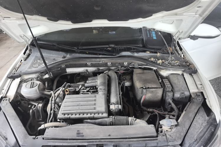Used Volkswagen Lamando 2017 280TSI DSG Comfort Edition Engine Bay