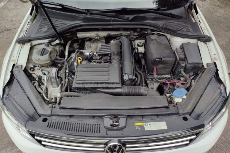 Used Volkswagen Lamando 2017 230TSI DSG Fashion Edition Engine Bay