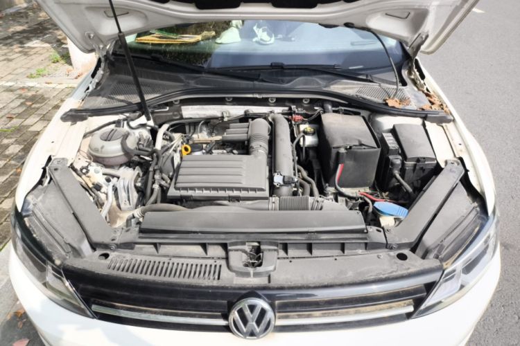 Used Volkswagen Lamando 2017 280TSI DSG Comfort Edition Engine Bay