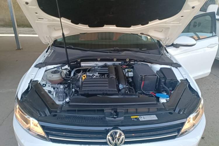 Used Volkswagen Lamando 2017 230TSI DSG Fashion Edition Engine Bay