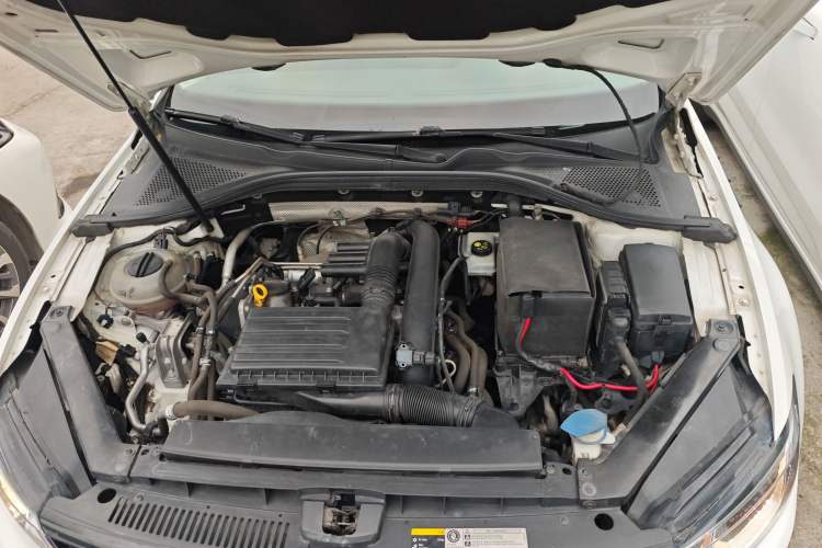 Used Volkswagen Lamando 2017 230TSI Manual Trend Edition Engine Bay