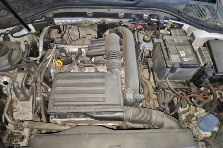Used Volkswagen Lamando 2017 280TSI DSG Comfort Edition Engine Bay