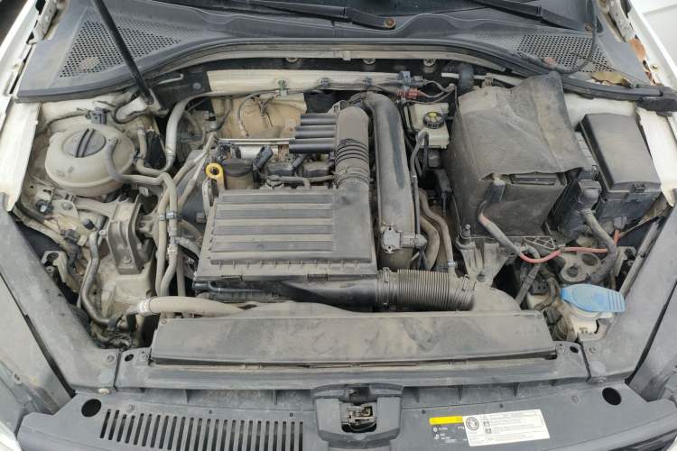 Used Volkswagen Lamando 2017 280TSI DSG Comfort Edition Engine Bay