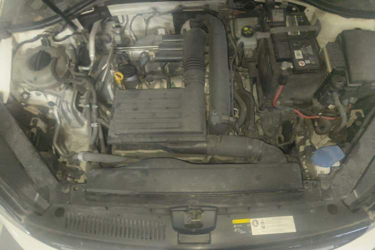 Used Volkswagen Lamando 2017 280TSI DSG Comfort Edition Engine Bay