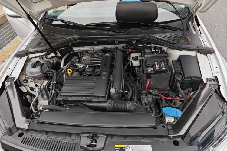 Used Volkswagen Lamando 2017 230TSI DSG Fashion Edition Engine Bay