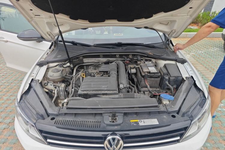 Used Volkswagen Lamando 2017 230TSI DSG Fashion Edition Engine Bay