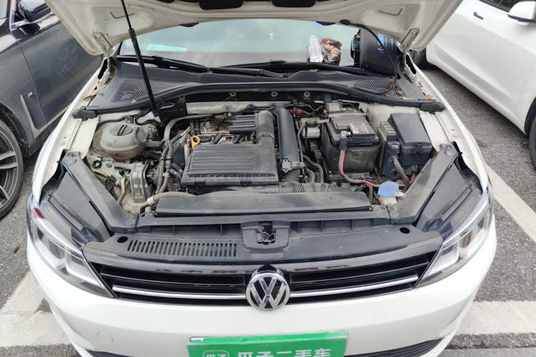 Used Volkswagen Lamando 2017 230TSI DSG Fashion Edition Engine Bay