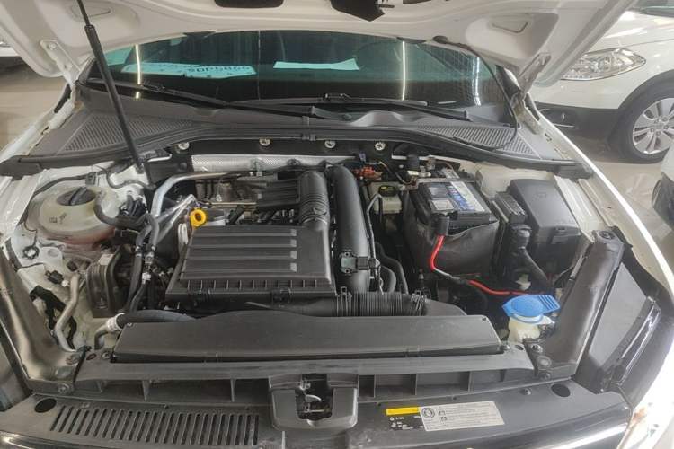 Used Volkswagen Lamando 2017 230TSI DSG Fashion Edition Engine Bay