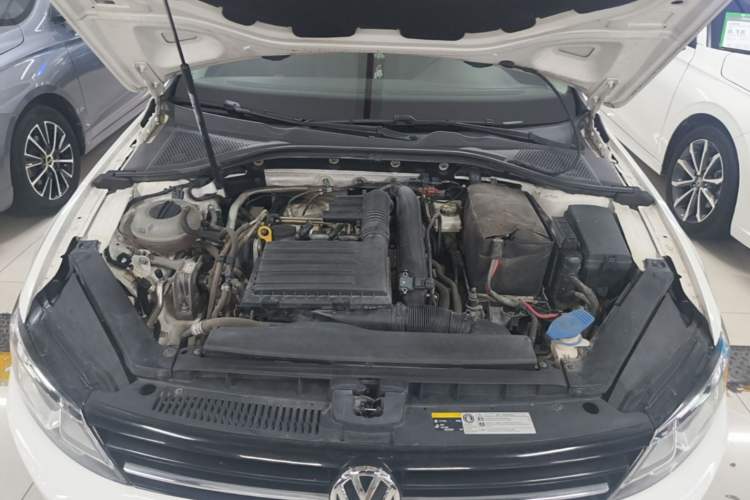 Used Volkswagen Lamando 2017 230TSI DSG Fashion Edition Engine Bay