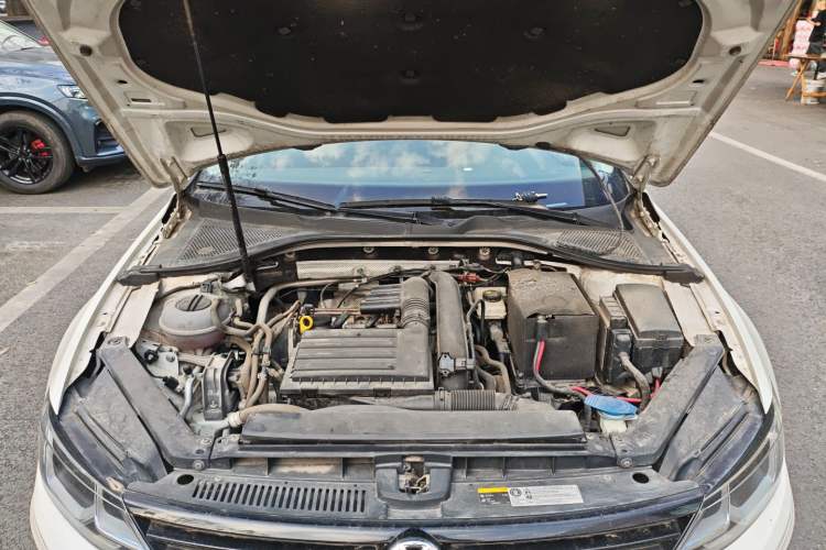 Used Volkswagen Lamando 2017 280TSI DSG Comfort Edition Engine Bay