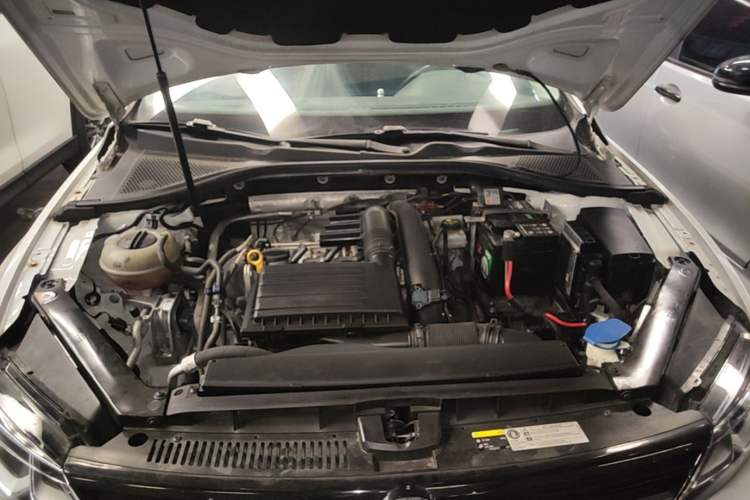 Used Volkswagen Lamando 2017 230TSI DSG Fashion Edition Engine Bay