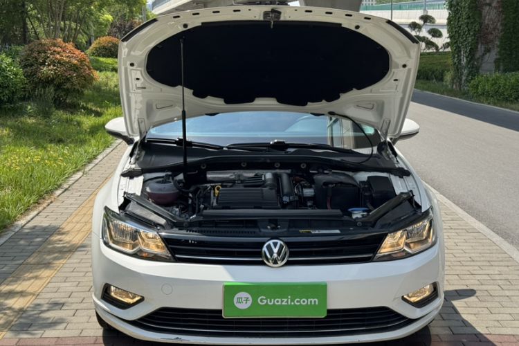Used Volkswagen Lamando 2017 280TSI DSG Comfort Edition Engine Bay