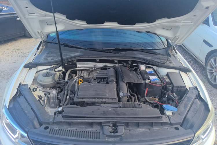 Used Volkswagen Lamando 2017 280TSI DSG Comfort Edition Engine Bay