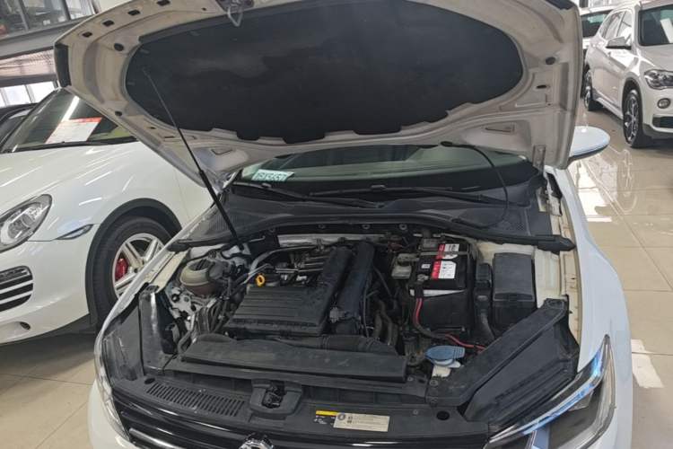 Used Volkswagen Lamando 2017 280TSI DSG Comfort Edition Engine Bay