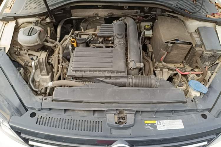 Used Volkswagen Lamando 2017 280TSI DSG Comfort Edition Engine Bay