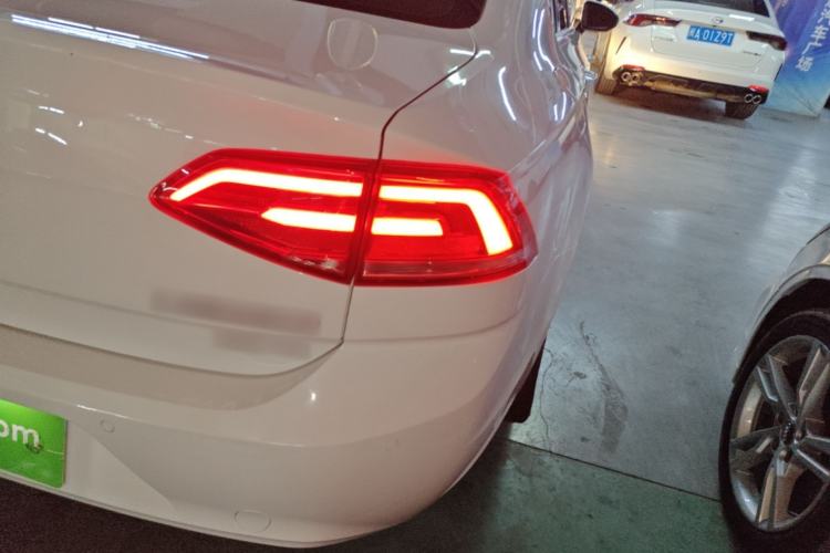 Used Volkswagen Lamando 2017 280TSI DSG Comfort Edition Exterior 3
